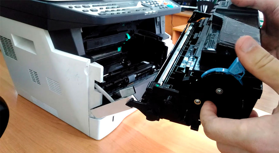установка совместимого картриджа в принтер